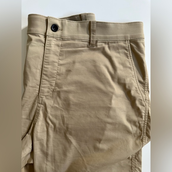 Nike Dri Fit Khaki Shorts Size 38 - Picture 2 of 3